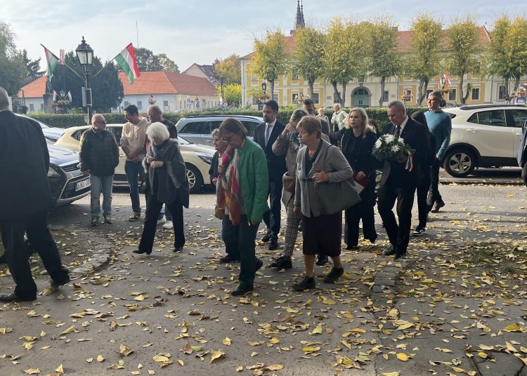A váci Fidesz-KDNP megemlékezése október 23-án – galéria