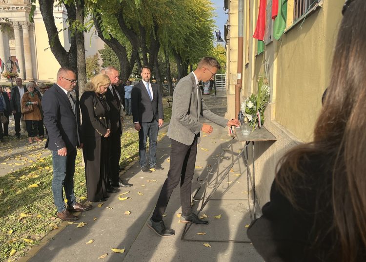 A váci Fidesz-KDNP megemlékezése október 23-án – galéria