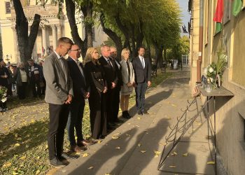 A váci Fidesz-KDNP megemlékezése október 23-án – galéria