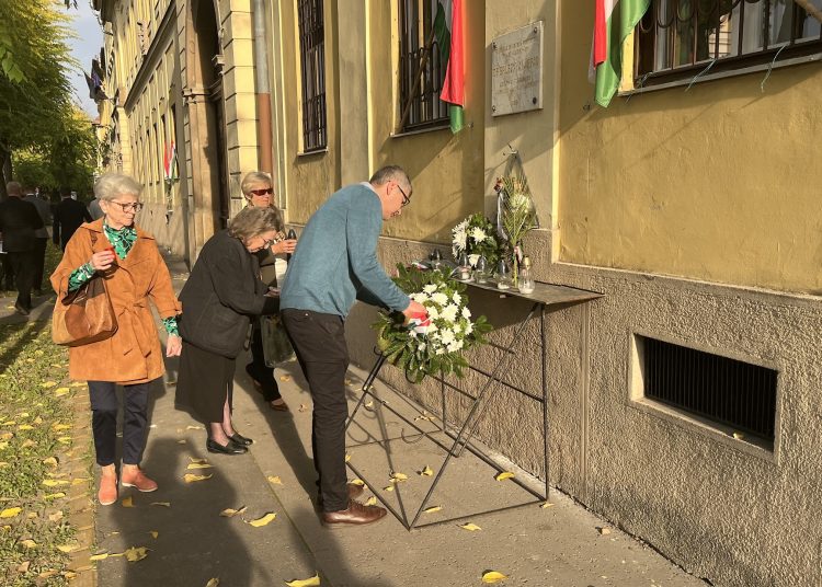A váci Fidesz-KDNP megemlékezése október 23-án – galéria