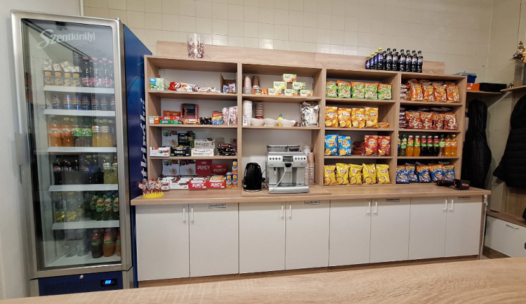 Megnyitott az uszoda új büféje