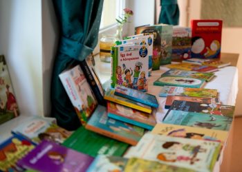 Jobban fejlődnek azok a gyerekek, akiknek rendszeresen olvasnak mesét