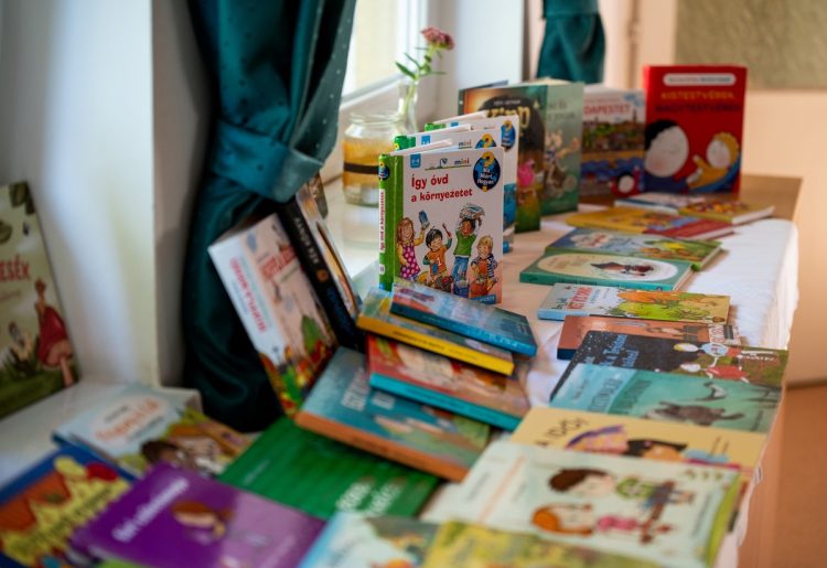Jobban fejlődnek azok a gyerekek, akiknek rendszeresen olvasnak mesét