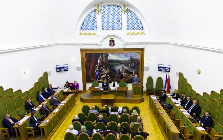 Megalakult az új váci testület, két főállású alpolgármestert választottak – videóval