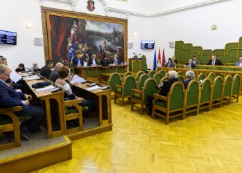 Nem támogatta a többség a kormánypártiak javaslatát, maradnak a jogkörök a polgármesternél – videóval