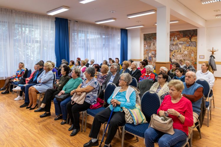 Szűrővizsgálatokról, egészségmegőrzésről és a helyes táplálkozásról szólt az Idősek Egyetemének előadása