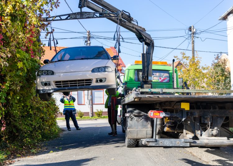 Városszerte elszállítják a roncsokat – galériával