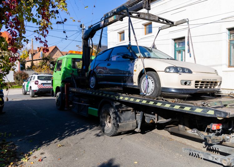 Városszerte elszállítják a roncsokat – galériával