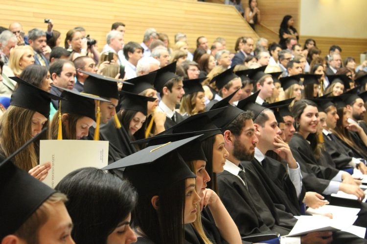 Fejenként 50 ezer forinttal támogat 45 egyetemistát a váci önkormányzat