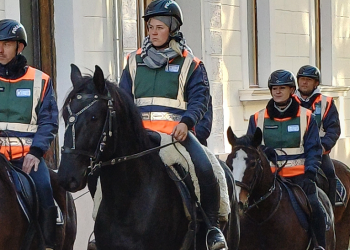 Hat lovas polgárőr is vigyáz ránk halottak napján