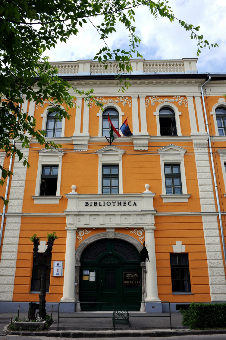Beázott a könyvtár: 10 millióra pályázik az önkormányzat