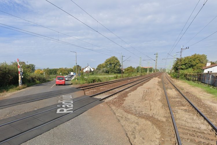 Kedd este a Rádi úti vasúti átjáróban elütött egy kerékpárost a vonat