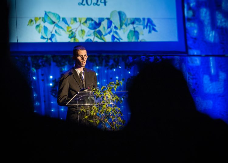 Ezekben a napokban tartják a szalagavatókat a váci középiskolákban – galéria