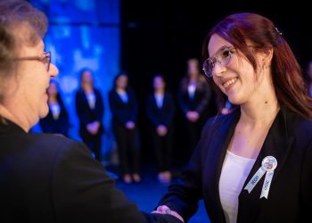 Ezekben a napokban tartják a szalagavatókat a váci középiskolákban – galéria