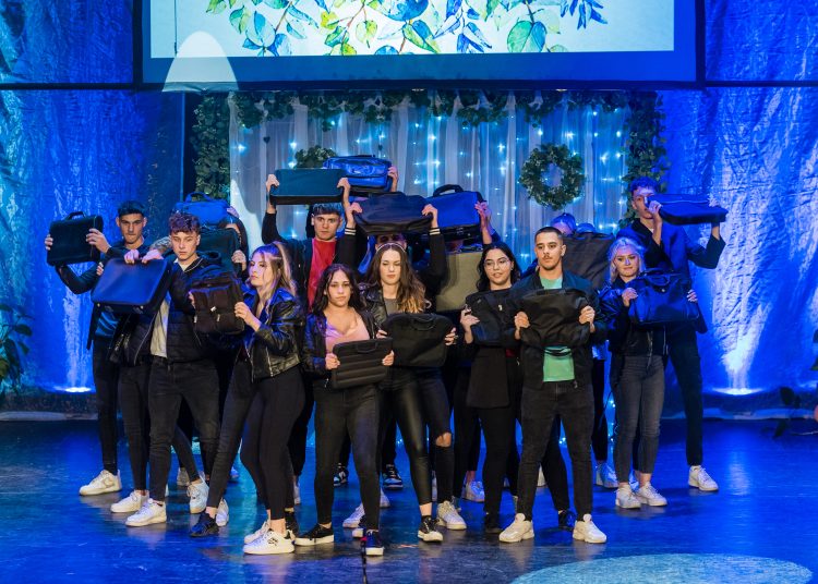 Ezekben a napokban tartják a szalagavatókat a váci középiskolákban – galéria