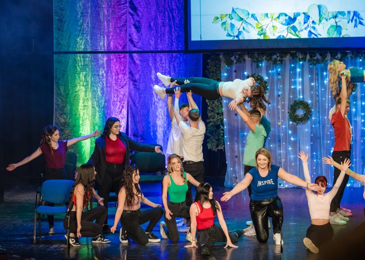 Ezekben a napokban tartják a szalagavatókat a váci középiskolákban – galéria