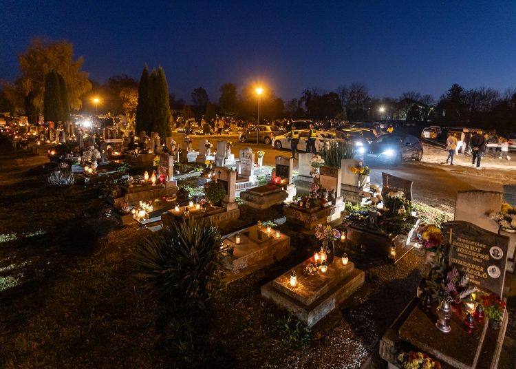 Galéria: Így nézett ki Mindenszentek napján a váci temető