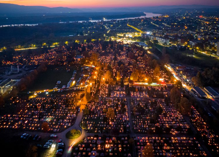 Galéria: Így nézett ki Mindenszentek napján a váci temető