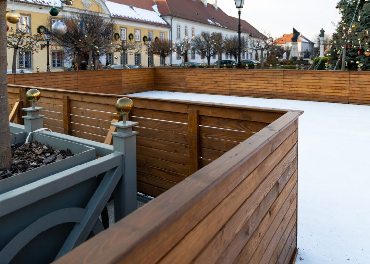 Galéria: már készen áll a főtér, Deákvár és a Földváry tér is az adventre