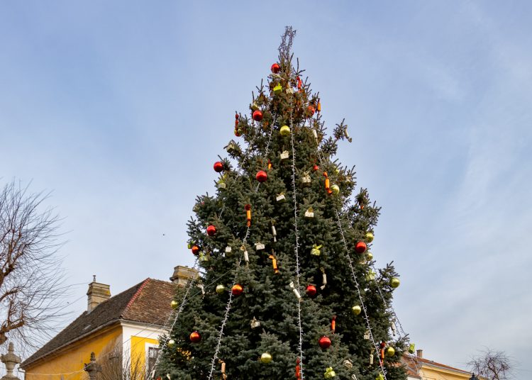 Galéria: már készen áll a főtér, Deákvár és a Földváry tér is az adventre
