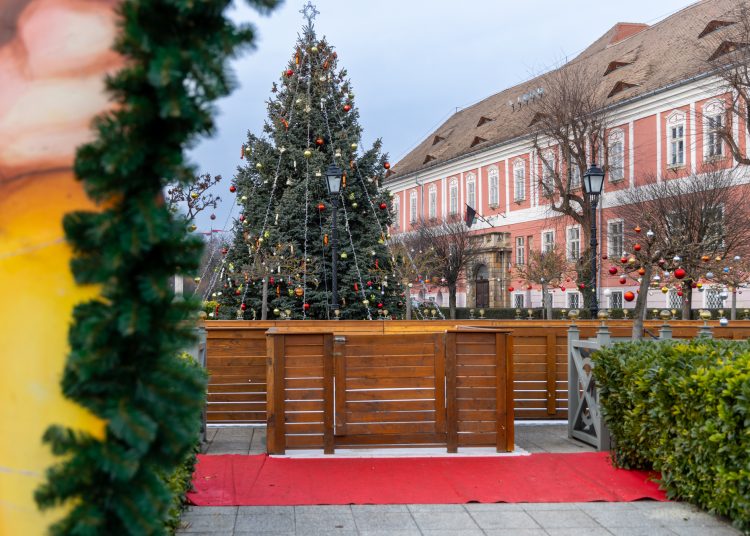 Galéria: már készen áll a főtér, Deákvár és a Földváry tér is az adventre