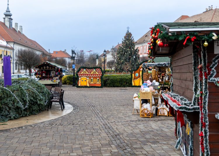 Galéria: már készen áll a főtér, Deákvár és a Földváry tér is az adventre