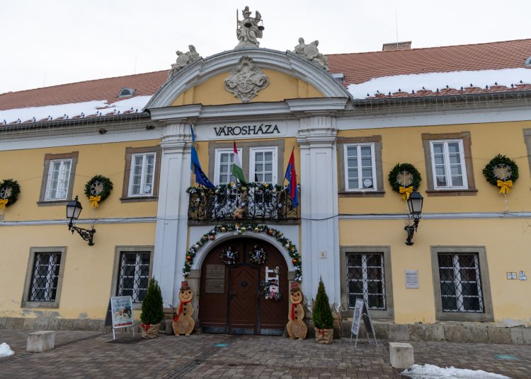 Galéria: már készen áll a főtér, Deákvár és a Földváry tér is az adventre