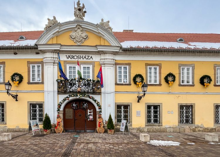 Galéria: már készen áll a főtér, Deákvár és a Földváry tér is az adventre