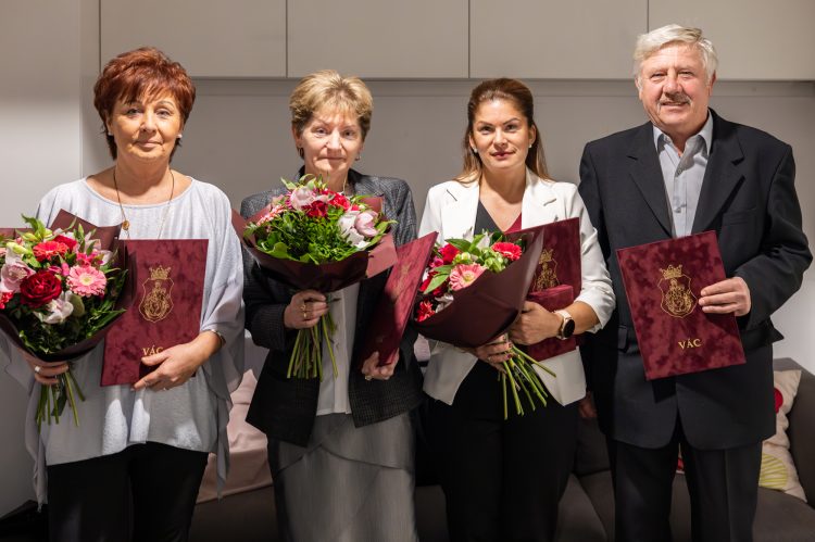 A szociális szférában dolgozókat tüntették ki a Dunakanyar Színházban