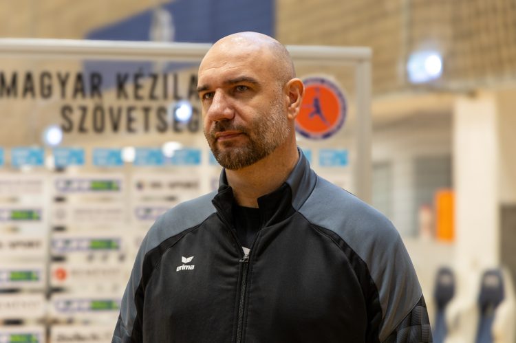 Menesztette vezetőedzőjét a váci kézilabdacsapat