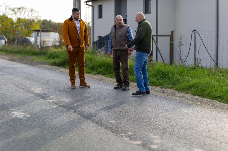 Újabb szakaszt újítottak fel a Gombási úton – videóval