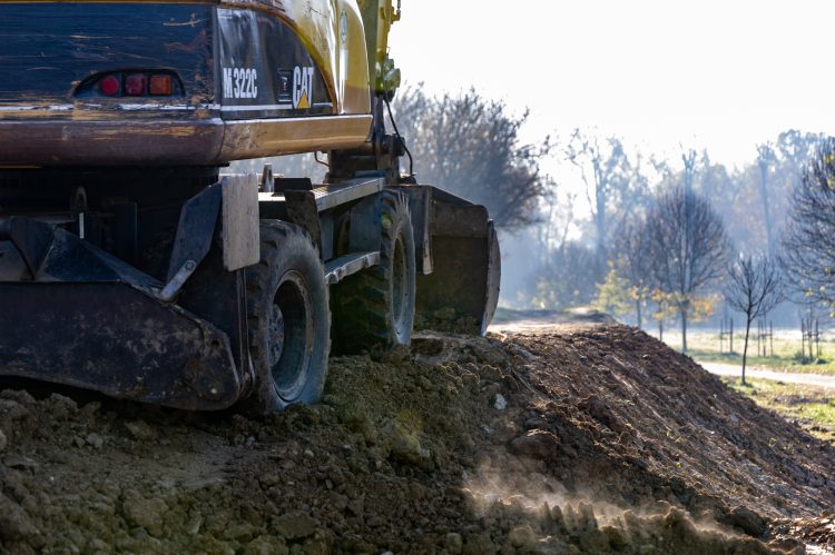 Lakók kértek átjárási lehetőséget a védművön az árvíz után – videóval