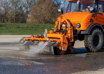 Új módszerrel igyekeznek eltávolítani a hordalékot a sétányról – videóval