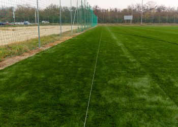 Hamarosan elkészül a szérűskerti műfüves pálya felújítása – videóval