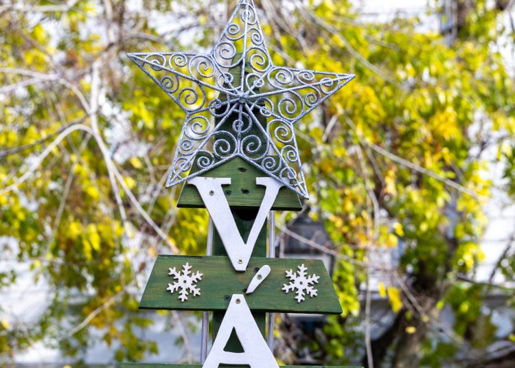 Így díszítik a várost – képekkel