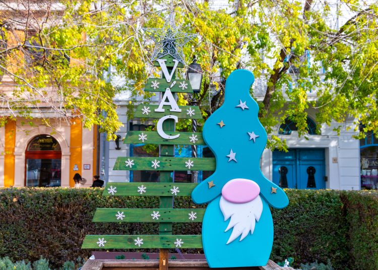 Így díszítik a várost – képekkel