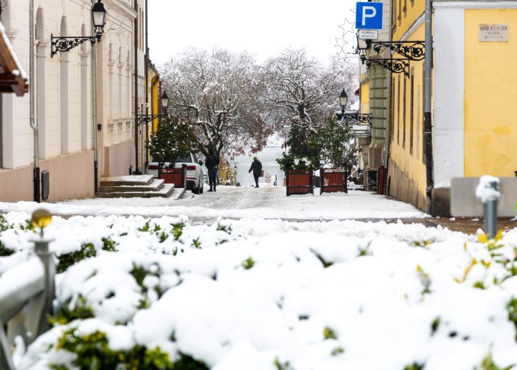 Fehérbe öltözött Vác – képekkel