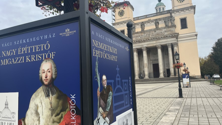 Tablókiállítás nyílt a váci dómról – videóval
