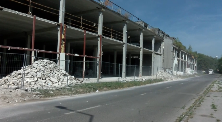 Lakások és üzletek épülnek a szérűskerti rompláza helyén