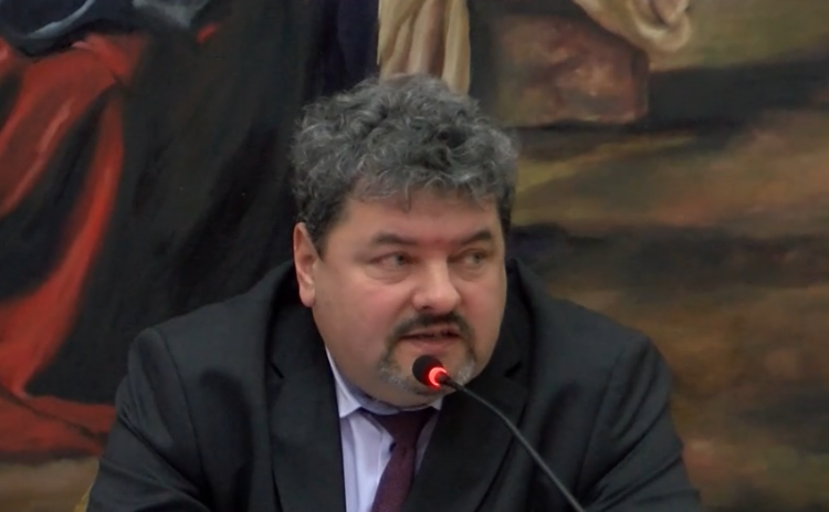 A héten megkezdik a váci 70 éven felüliek ajándékainak a postázását – videó