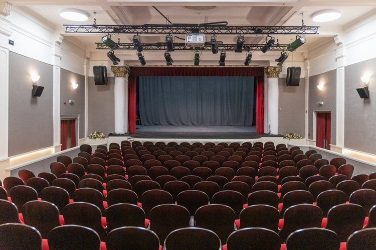 Új igazgatója lesz a Dunakanyar Színháznak