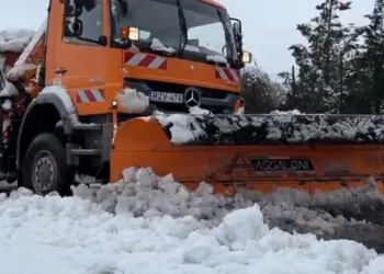 10-12 centi hó hullott Vácon, folyamatosan takarítják az utakat – videó