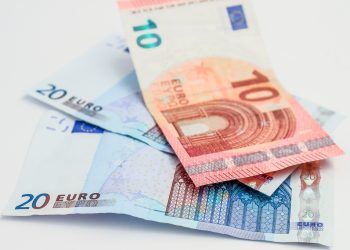 Újabb forintgyengülési hullámot hozott a csütörtök délelőtt