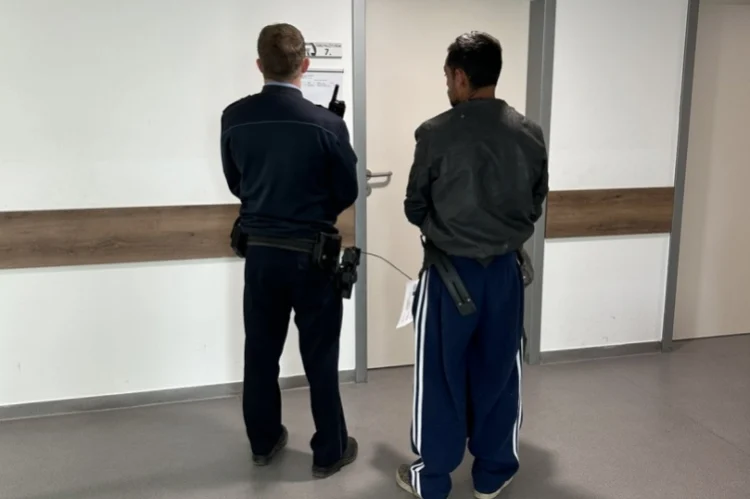 Zsarolás miatt tartóztattak le egy 32 éves férfit a váci rendőrök