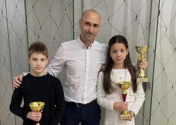 A Váci Vízmű SE két sportolója és edzőjük vehetett át rangos elismerést