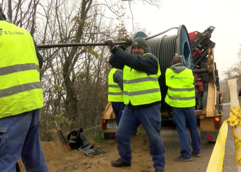 Megoldódik 17 lakás biztonságos áramellátása Pincevölgyben – videóval