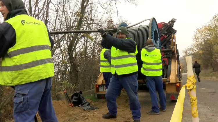 Megoldódik 17 lakás biztonságos áramellátása Pincevölgyben – videóval