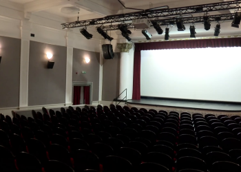 Ismét lehet mozizni a váci Csányi körúti épületben, szombaton lesz a premier – videóval