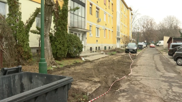 Több parkolóhely is épül a Negyvennyolcasok útján