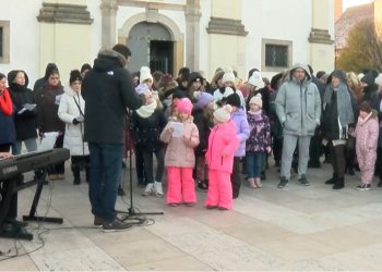 Itt vannak a dalszövegek a vasárnapi közös karácsonyi énekléshez